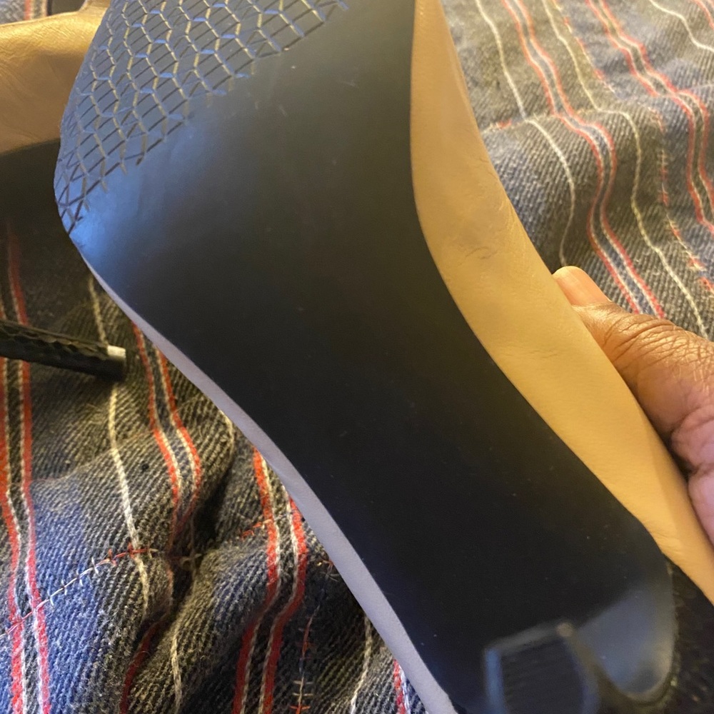 Shoes - Picture 4 of 6